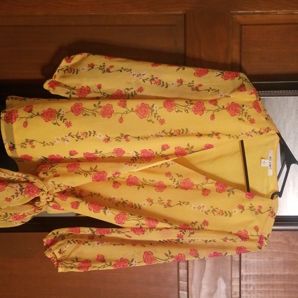 Long sleeve foral blouse